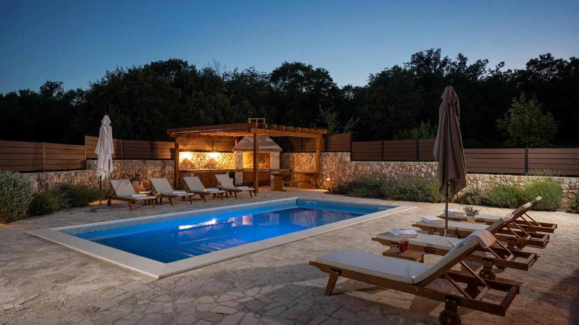 Villa Lulu Gostinjac 0*,  Croatia
