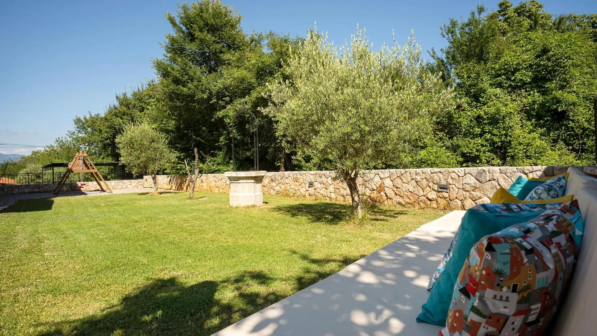 Villa Lulu Gostinjac 펜션